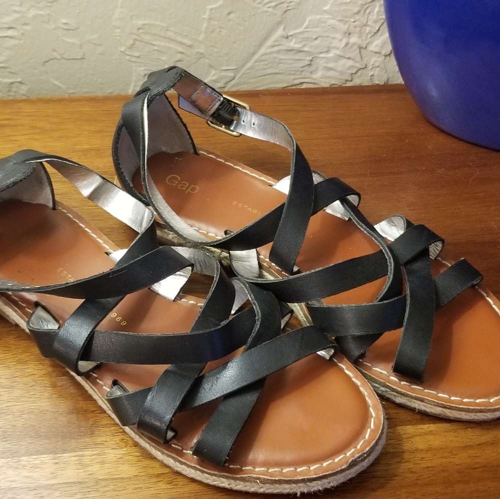Gap sandals